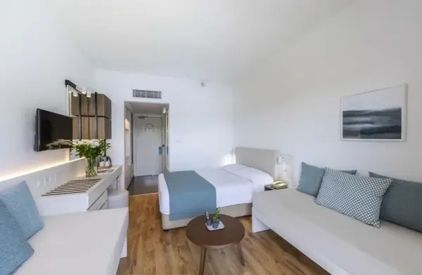 Louis Phaethon Beach Hotel ****, Paphos, Cyprus 4