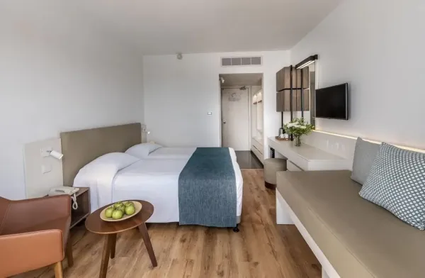 Louis Phaethon Beach Hotel ****, Paphos, Cyprus 7