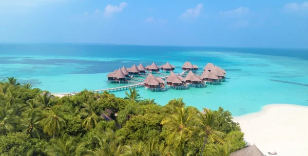 Coco Palm Dhuni Kolhu ****, Maldivy