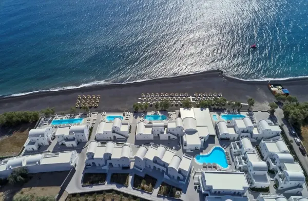 Costa Grand Resort & Spa *****, Kamari, Santorini, Grécko
