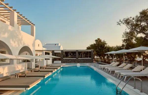 Costa Grand Resort & Spa *****, Kamari, Santorini, Grécko 1