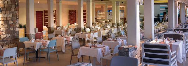 Anelia ***, Maurícius, Flic en Flac 4