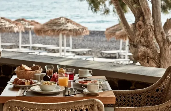 Costa Grand Resort & Spa *****, Kamari, Santorini, Grécko 3
