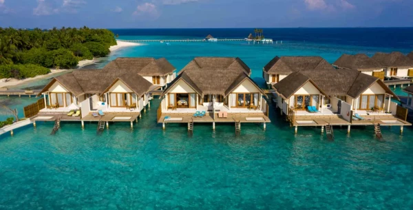 Furaveri Island Resort & Spa ****, Maldivy 13