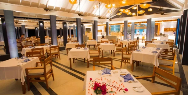 Furaveri Island Resort & Spa ****, Maldivy 20