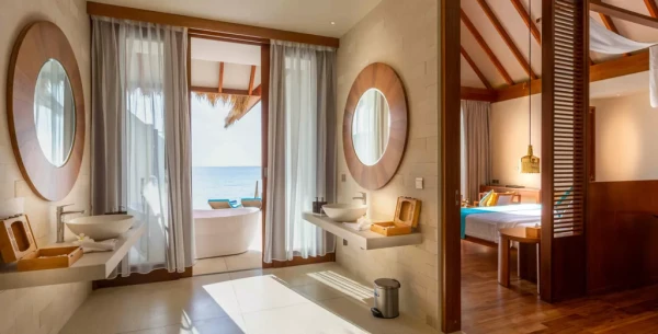 Furaveri Island Resort & Spa ****, Maldivy 15