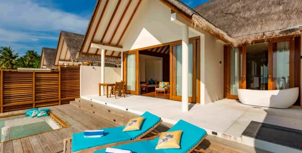 Furaveri Island Resort & Spa ****, Maldivy 17