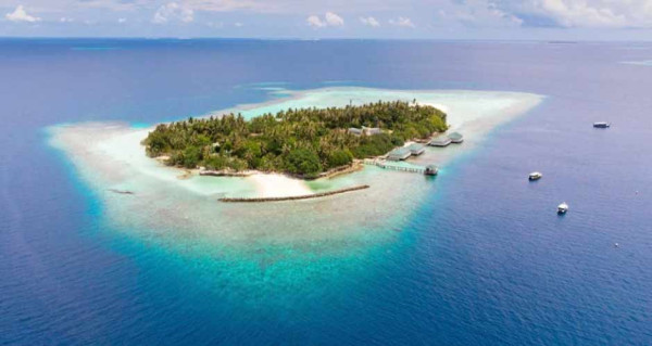 Embudu Village Resort ***, Maledivy
