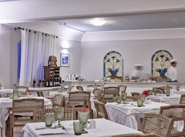 Santo Miramare Resort ****, Perivolos, Santorini, Grécko 11
