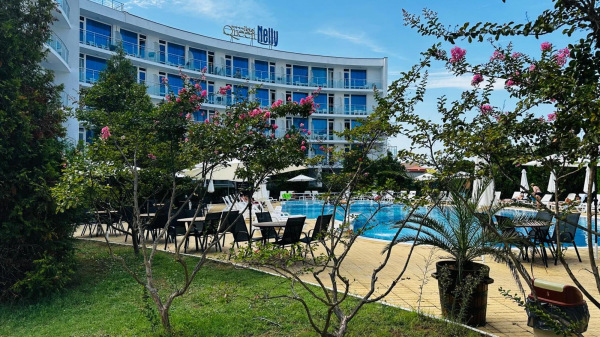 Queen Nelly ****, Primorsko, Bulharsko 1