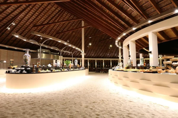 Meeru Island Resort & Spa ****, Maledivy 8