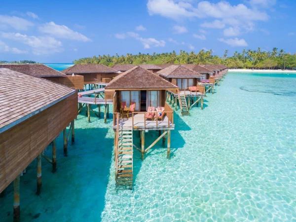 Meeru Island Resort & Spa ****, Maledivy 12