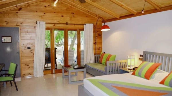 Meeru Island Resort & Spa ****, Maledivy 15
