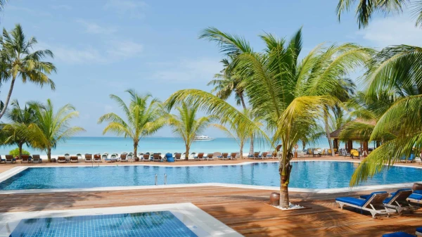 Meeru Island Resort & Spa ****, Maledivy 7