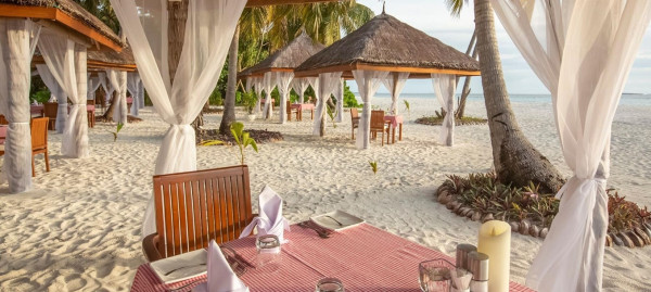 Reethi Faru Resort ****, Maldivy 12