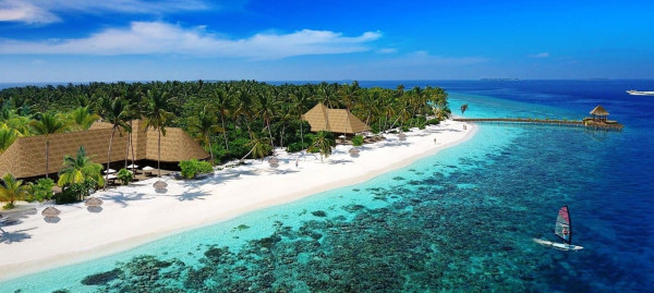 Reethi Faru Resort ****, Maldivy 10