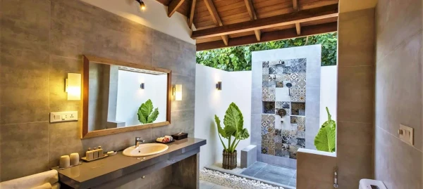 Reethi Faru Resort ****, Maldivy 16